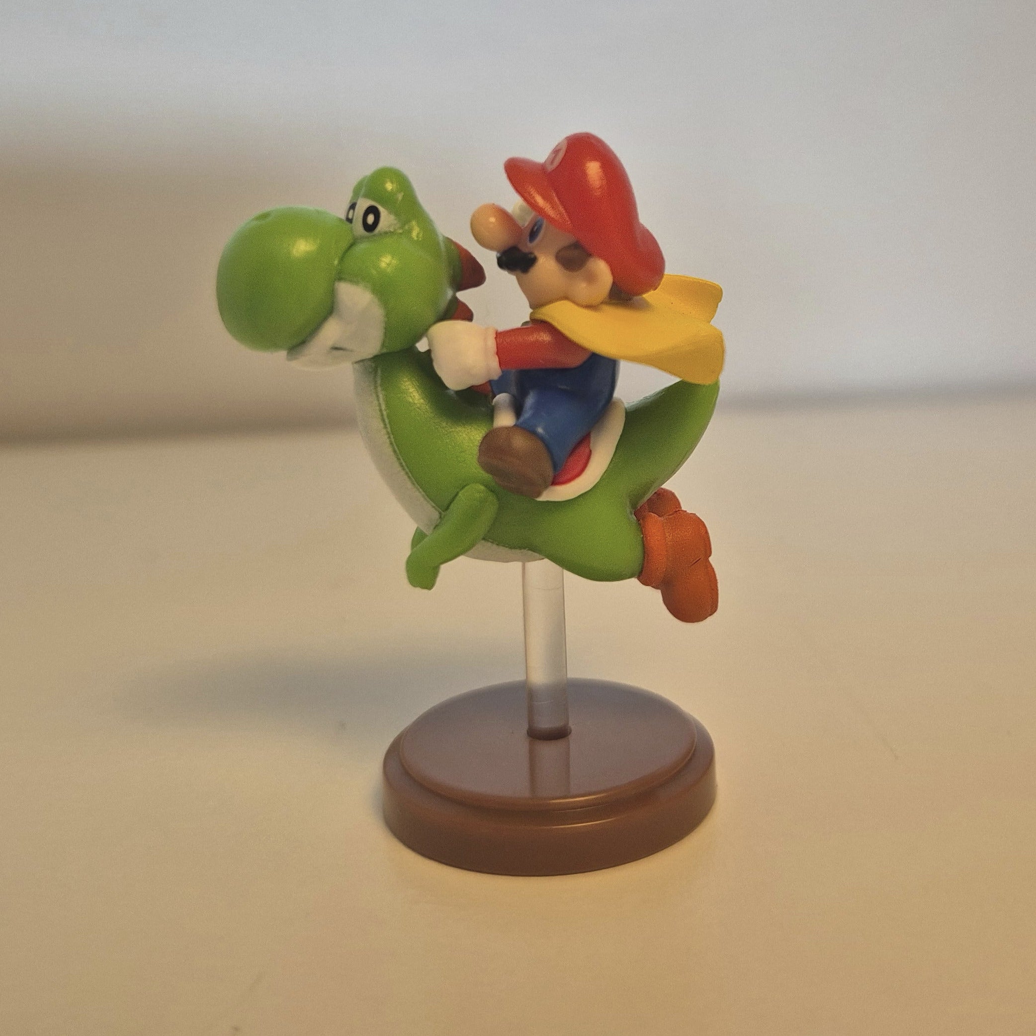 Super Mario World: Mario W. Cape and Yoshi