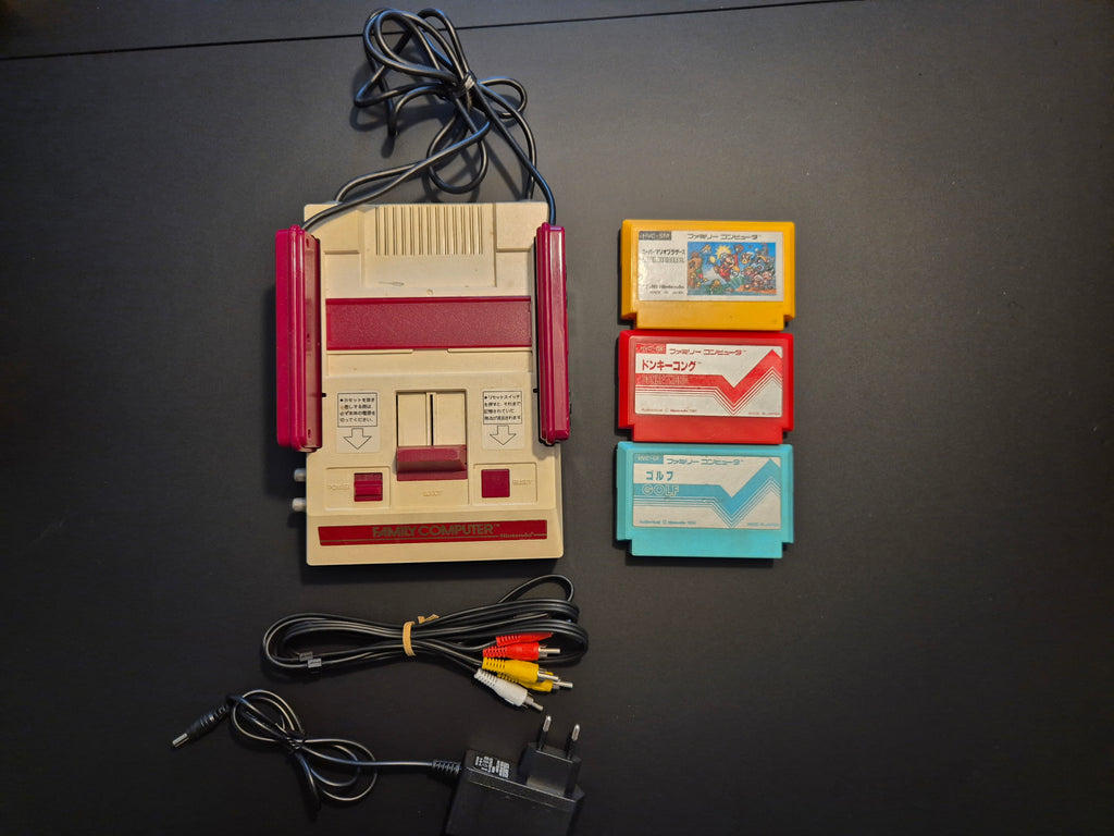 Famicom w. 3 games