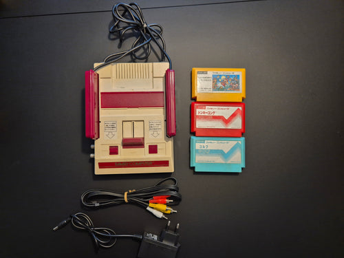 Famicom w. 3 games